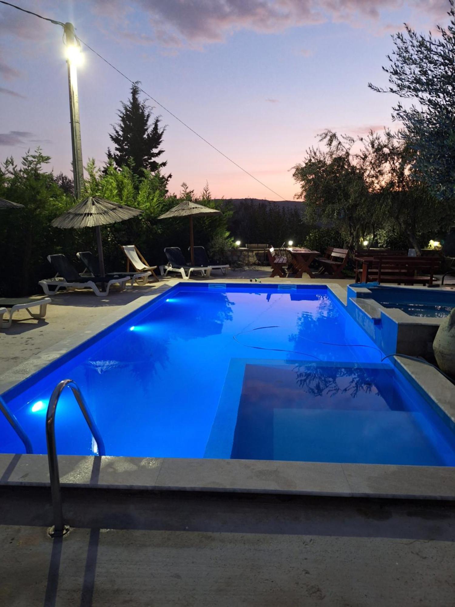 אולסינץ' Rustic Villas Barlovic מראה חיצוני תמונה